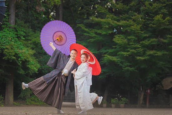 フォトウェディング ロケーションス１３ / 傘｜結婚式をあげない方に必見！写真のみ、撮影だけの結婚式！拘りぬいた撮影技術で花嫁さんの魅力を引き出す最高のフォトウェディング！｜林写真館(埼玉県久喜市)フォトウェディング